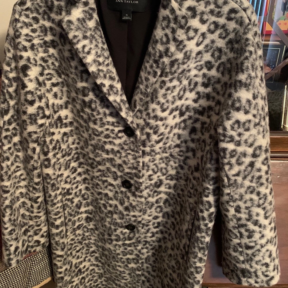 ANN TAYLOR Coat in Excellent Condition, Size S